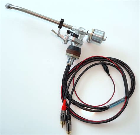Hi PFM members, I have just aquired an old Rega R200 tonearm which I think was made by Acos Japan and was wondering if it is worth trying to . . Rega r200 tonearm replacement bias belt